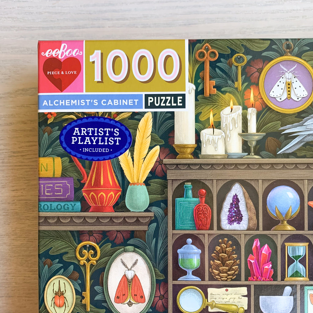 Close up of puzzle box (front) highlighting "1000 pieces" text