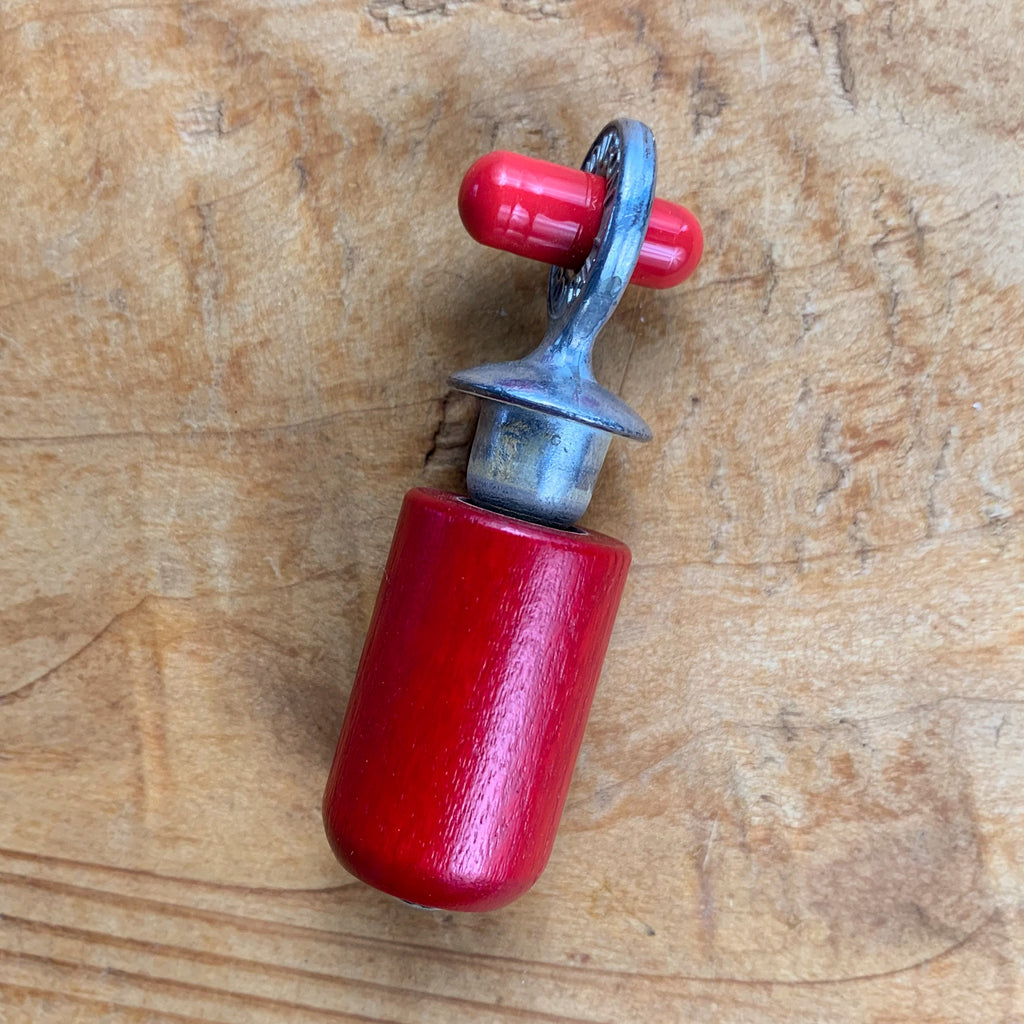 Small bird call with red wooden cylinder and metal sprue